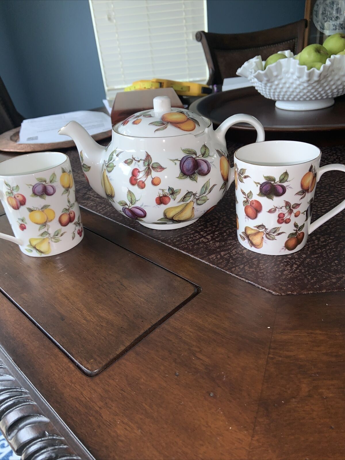 St. George “The Chatsford” Fine Bone China Teapot/Lid, 2 cups