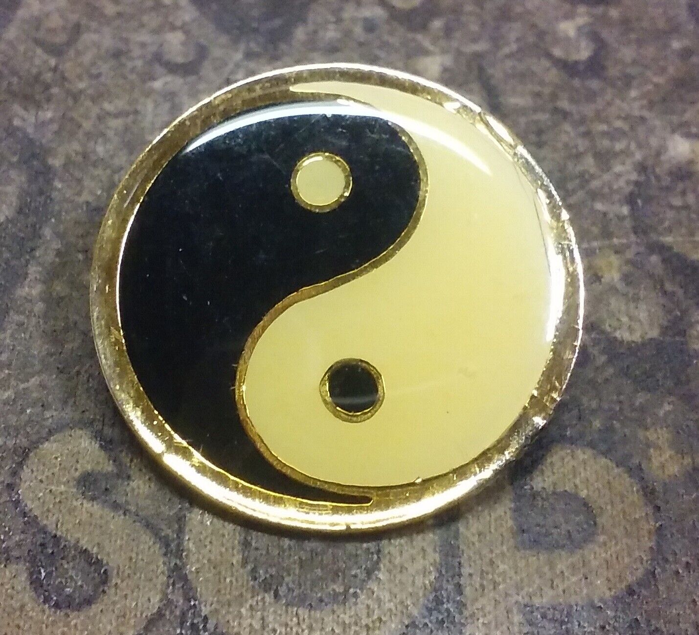 Yin Yang vintage pin badge