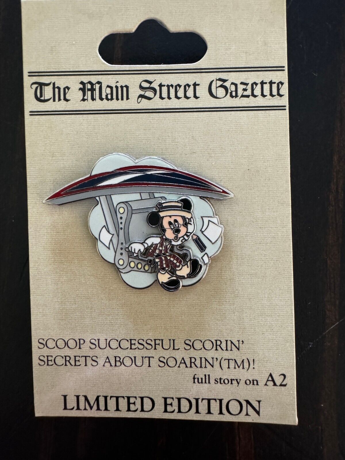Soarin\' - Mickey as Scoop Sanderson - Main Street Gazette - Disney LE Pin