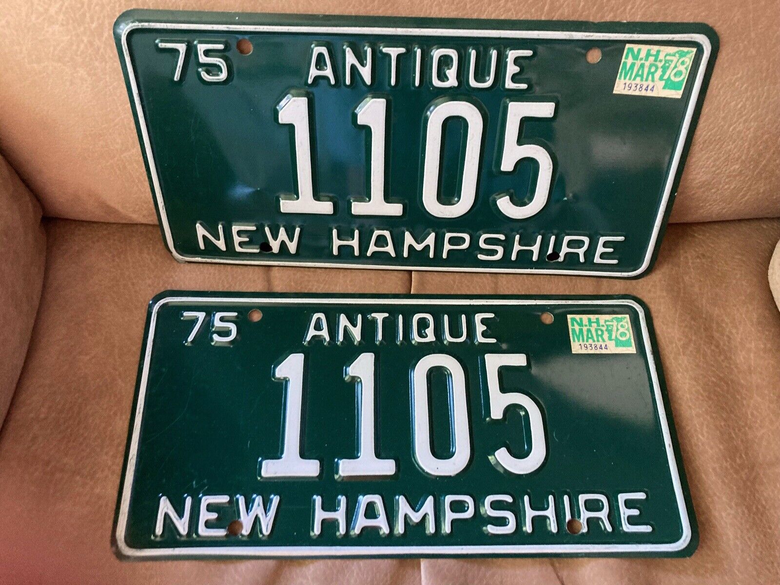 new hampshire 1975 license plate pair Antique Auto 1105