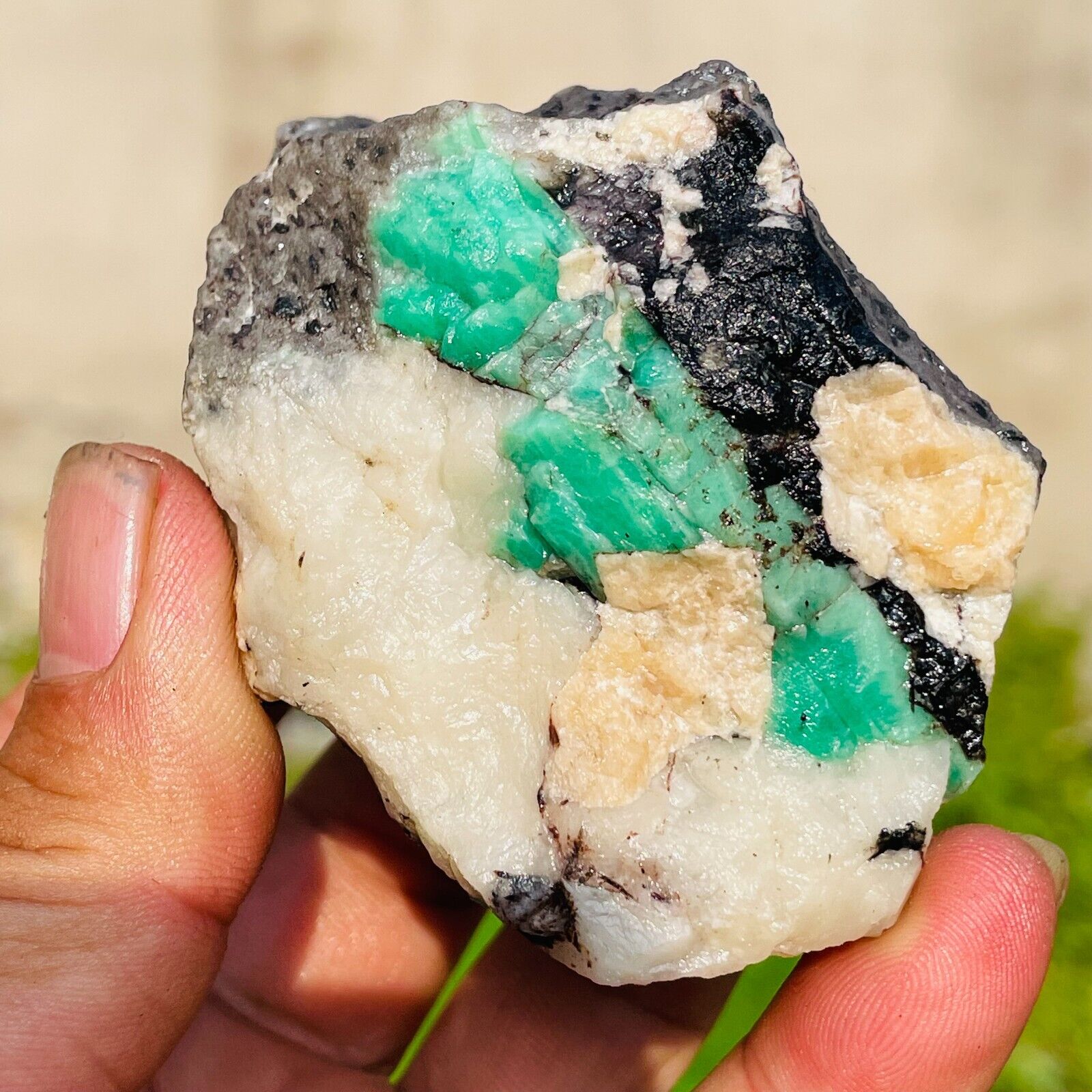 211g Natural Emerald Crystal Gemstone Cluster On Matrix Mineral Specimens