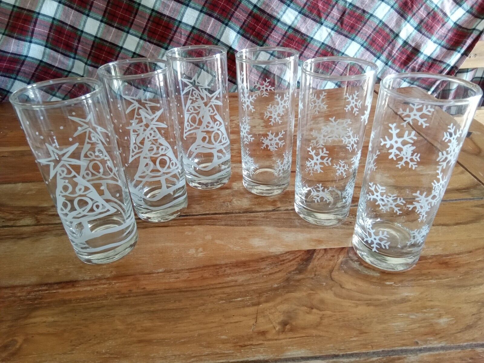 6 TALL CHRISTMAS GLASSES, 3 W/SNOWFLAKES,3 W/CHRISTMAS TREES