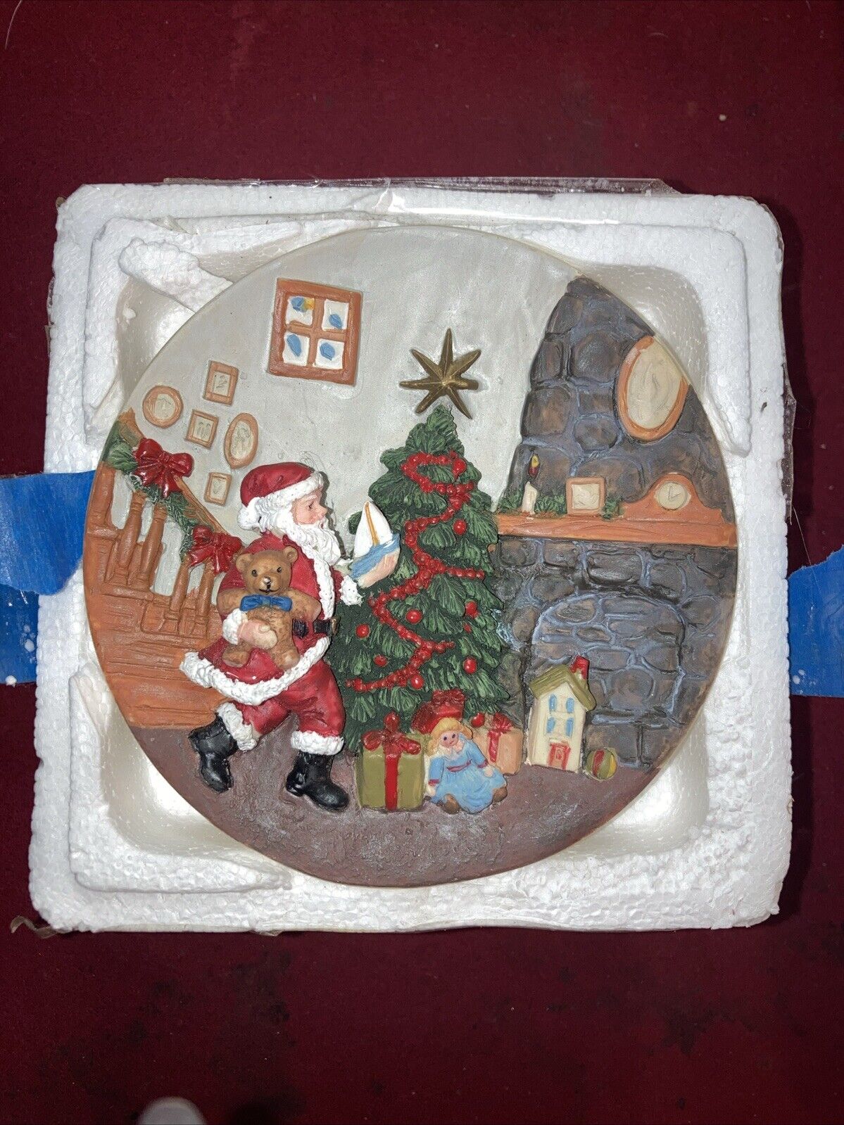 Vintage 1997 Collectors Edition “A Christmas Remembered” 3-D Plate with Base