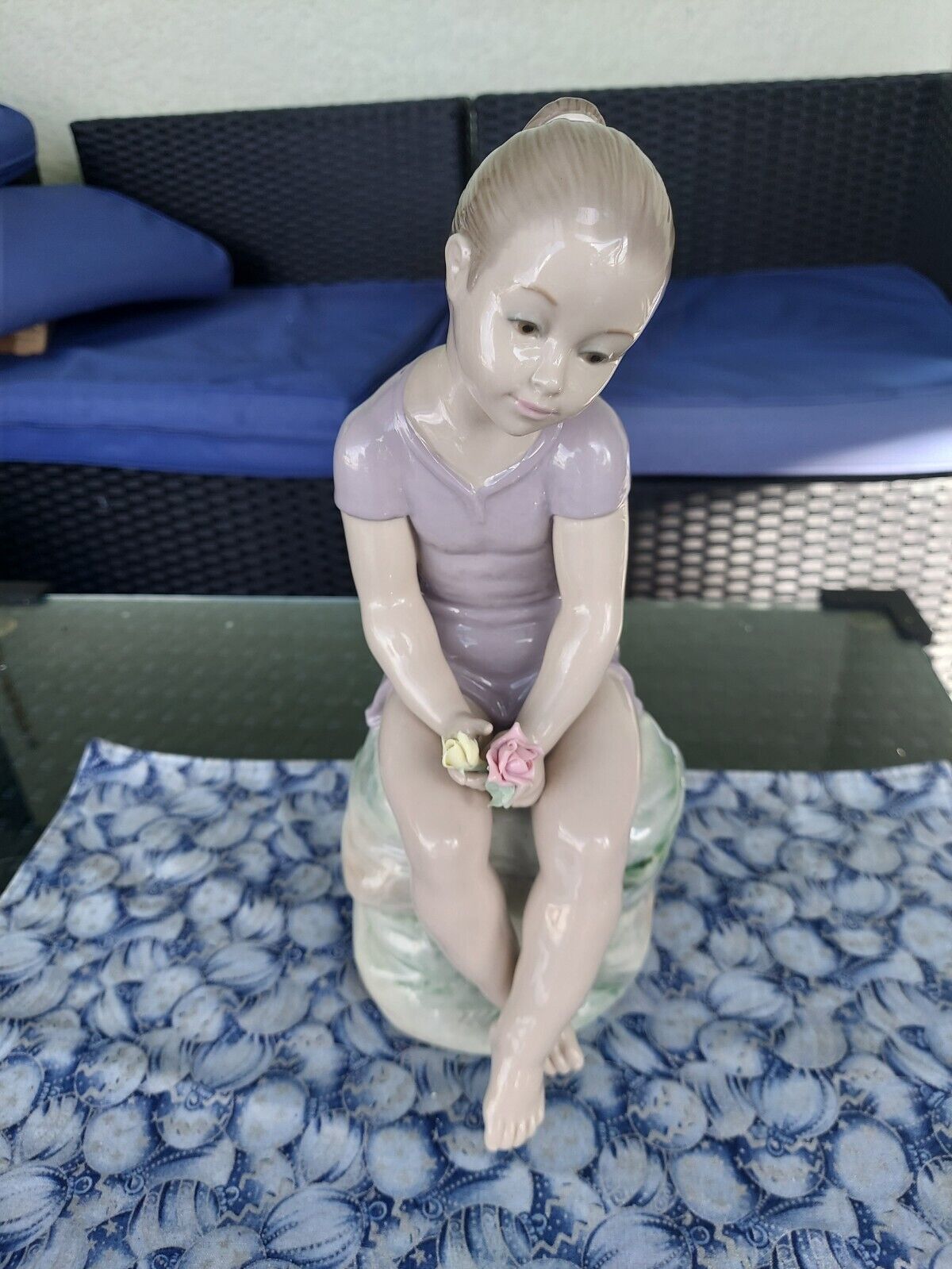 Zaphir NAO Lladro Sweet Thoughts Girl Sitting on a Rock with Roses 11.5 in 1982