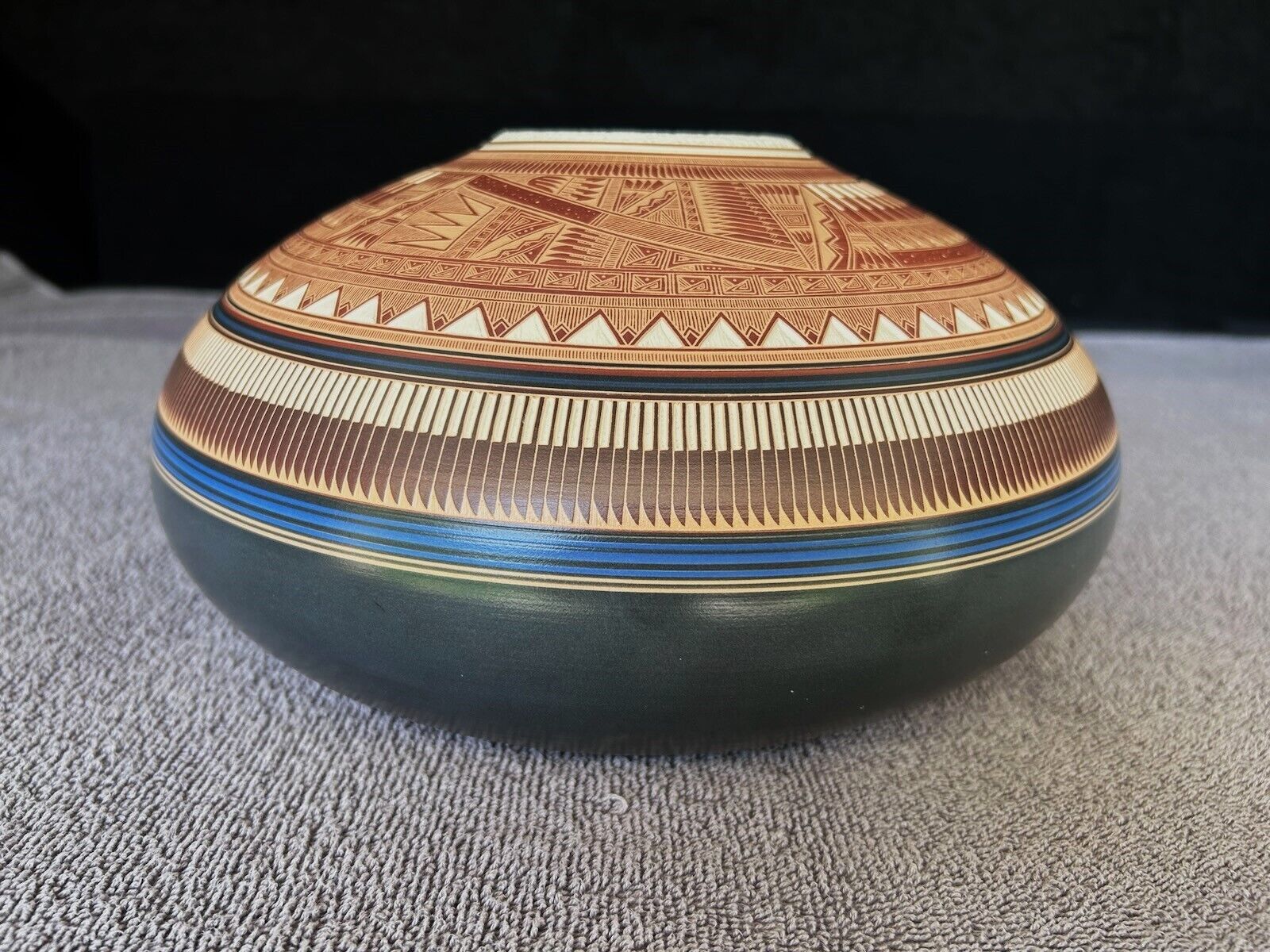 Authentic Fine Navajo Pot by Famed Artist Robert Lansing