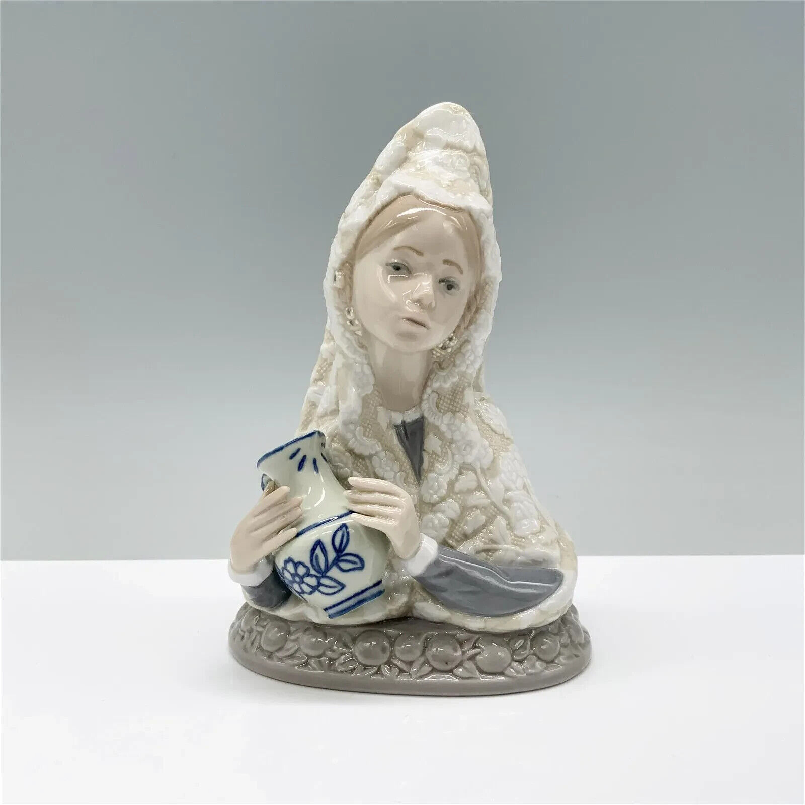 Lladro Porcelain Bust - Valencian Beauty 1005670 with Box