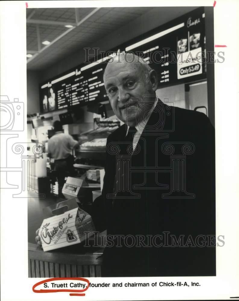 1996 Press Photo S. Truett Cathy, founder and chairman of Chick-Fil-A, Inc.