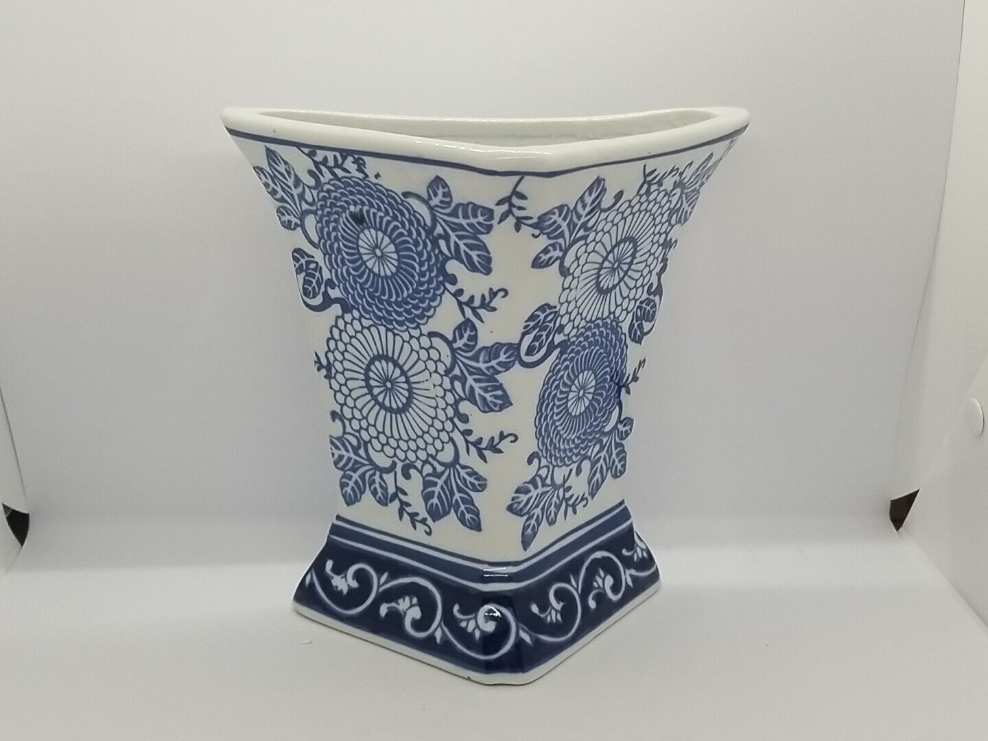 Ceramic Delft Blue Vase Wall Pocket 8\