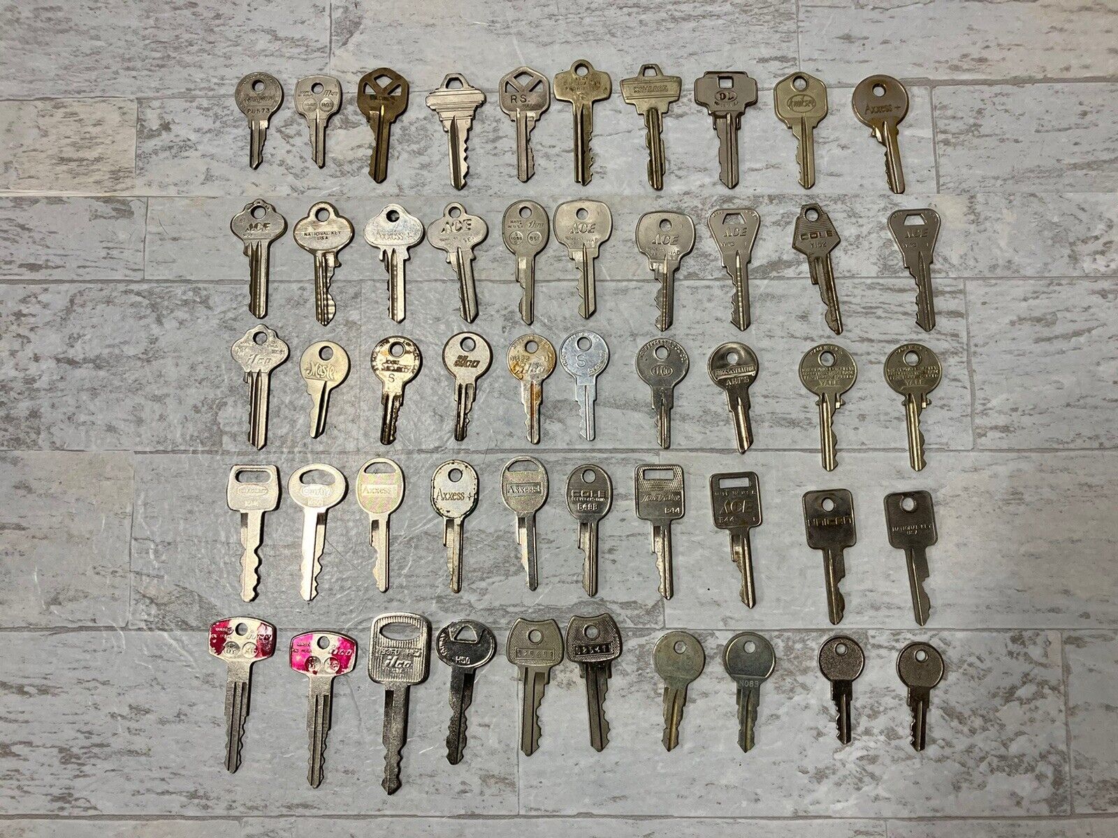 Large Lot Of 50 Vintage Keys Various Sizes And Shapes