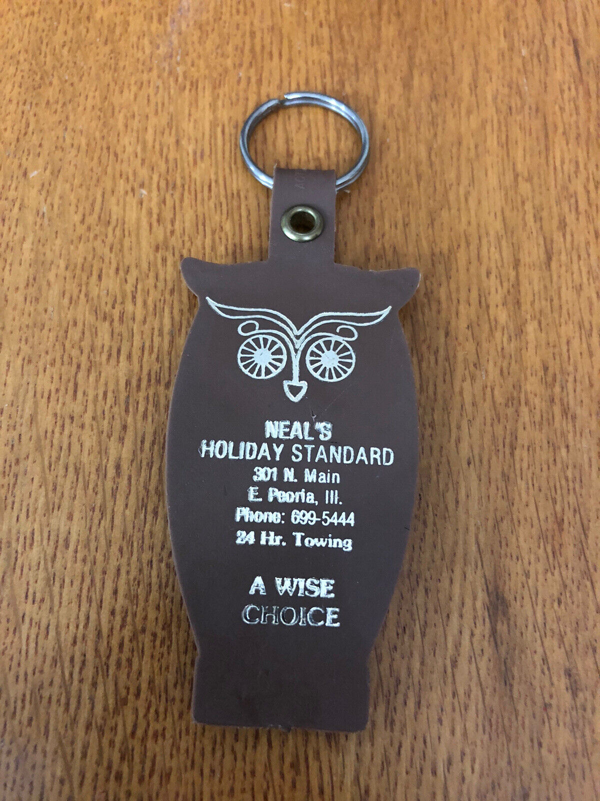 Vintage Neal’s Holiday Standard Gas & Oil Advertising Keychain E. Peoria IL Owl