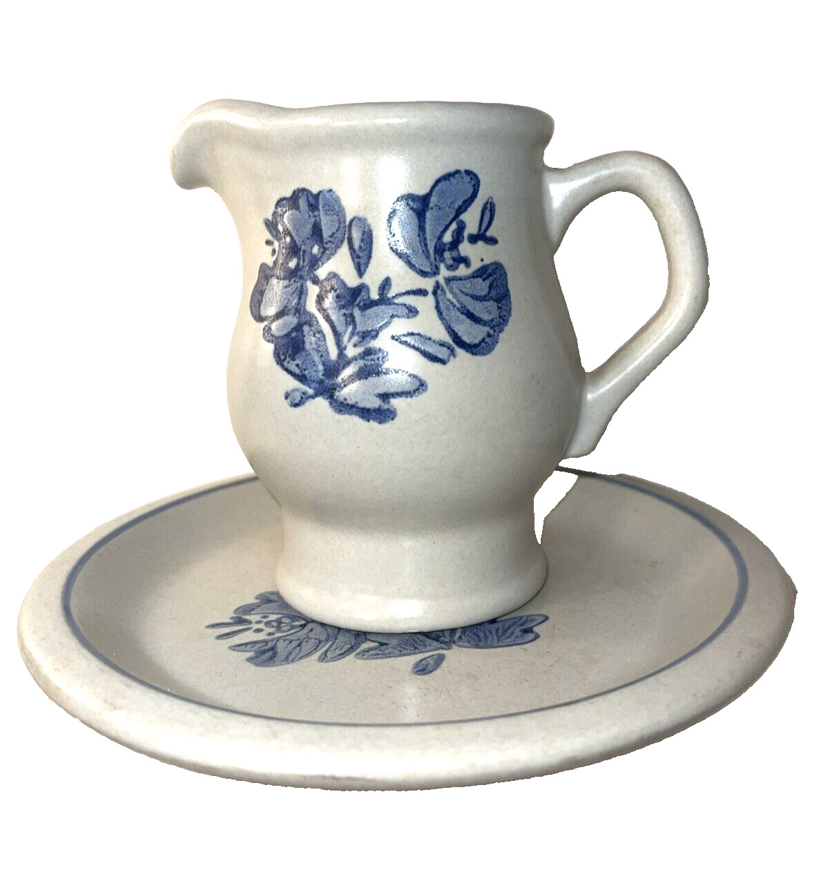 Vintage Pfaltzgraff Yorktowne Stoneware Cream Syrup Pitcher White Blue Saucer
