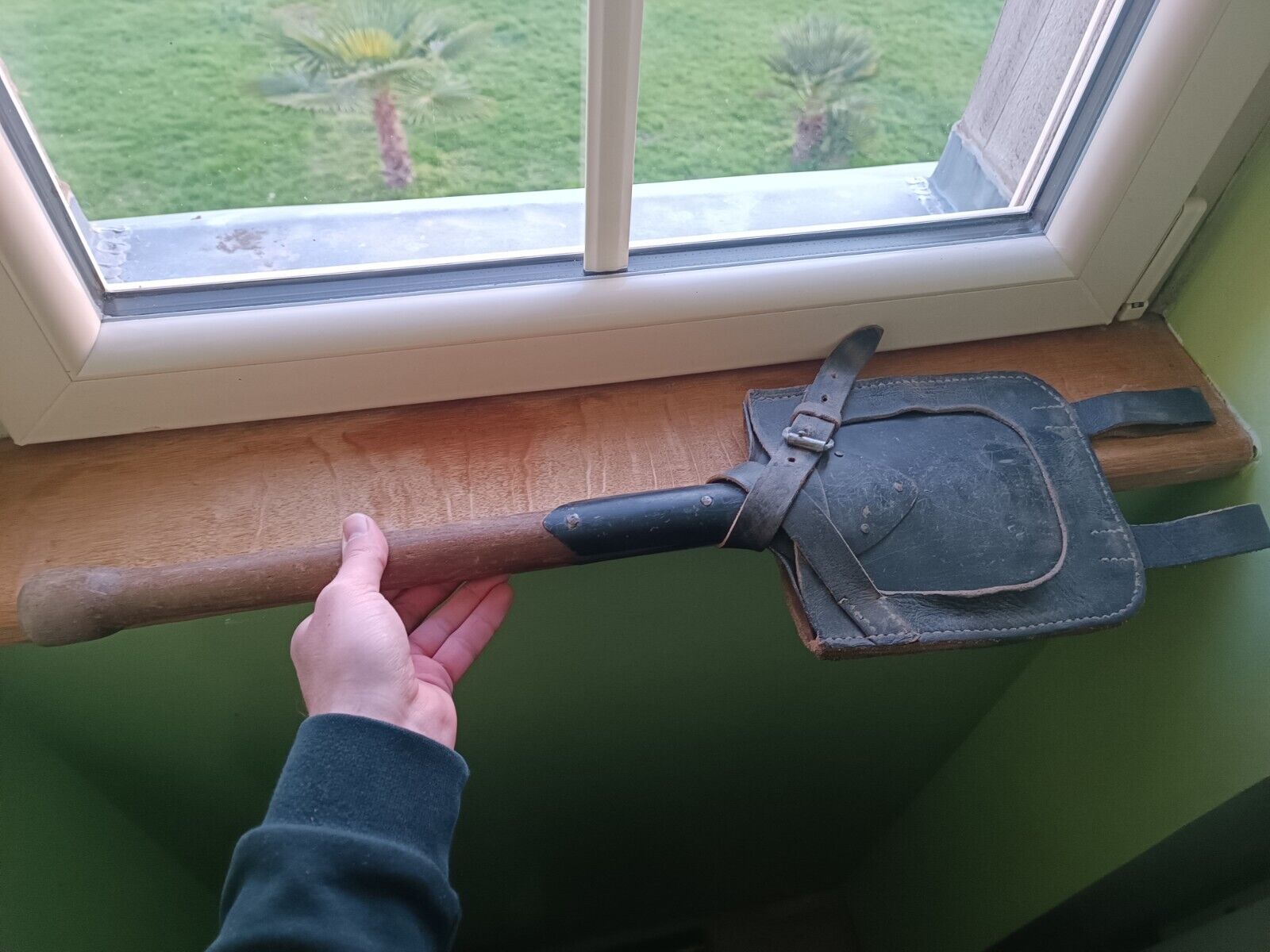German Straight Shovel ww2 with Leather 