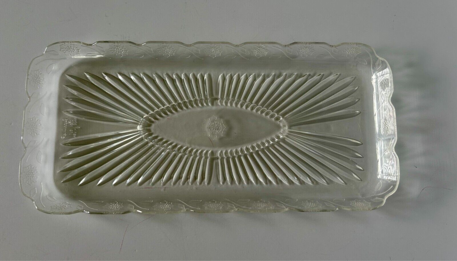 Tray vanity vintage Regaline clear plastic with floral starburst pattern 6