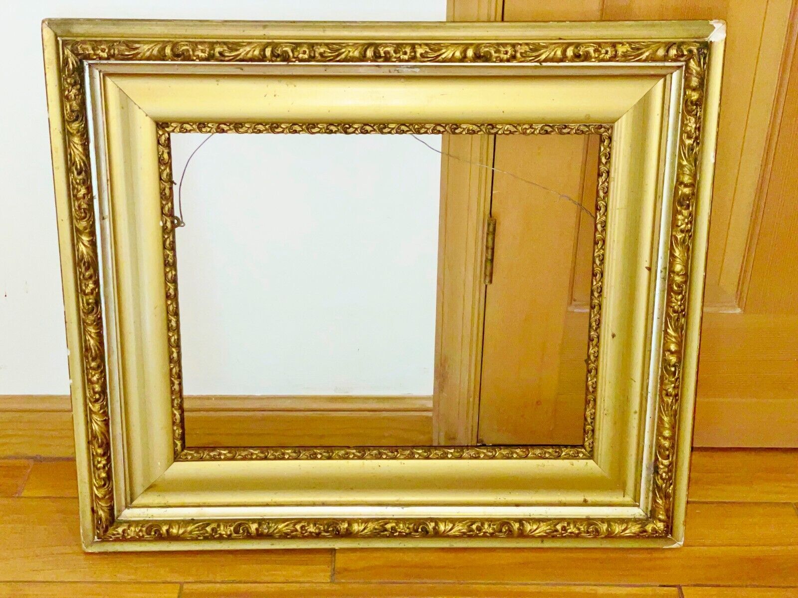 ANTIQUE GOLD GILT ORNATE AESTHETIC MOVEMENT VICTORIAN PICTURE FRAME, FIT 16”x20”
