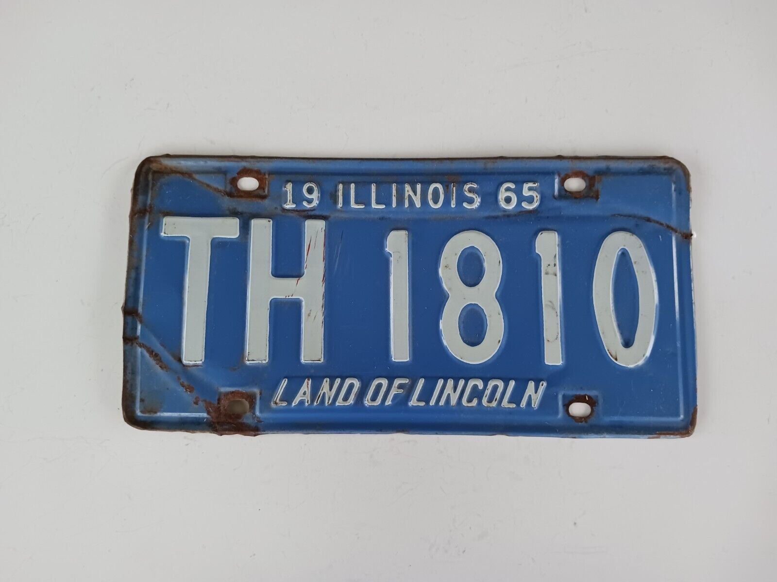 1965 Illinois License Plate TH 1810