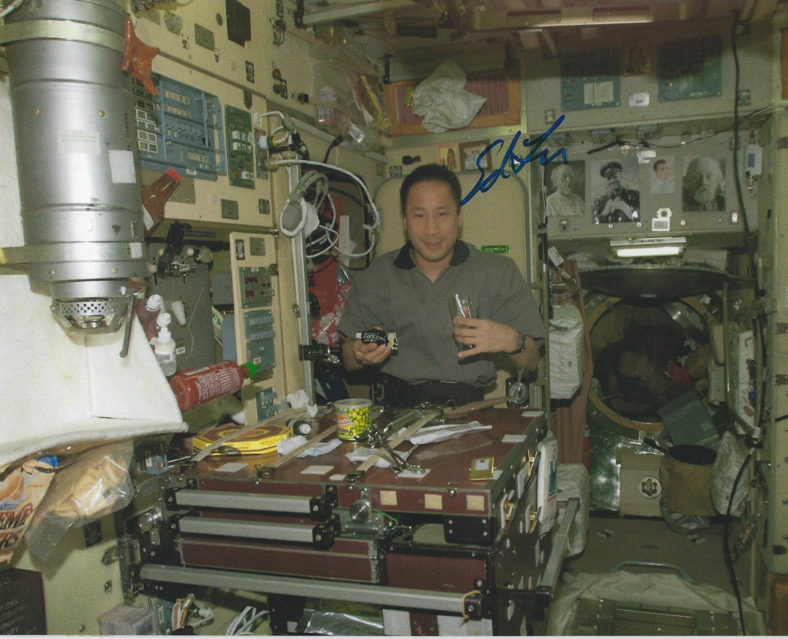 EDWARD Ed LU Astronaut NASA Signed 8 x 10 Photo 
