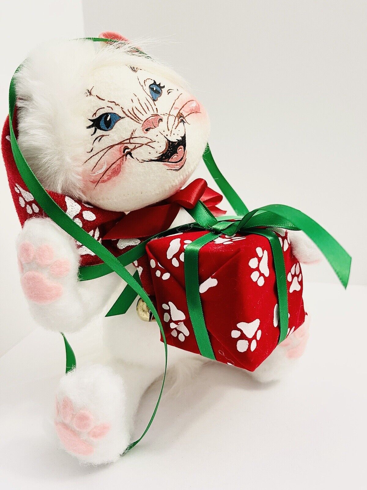 Annalee Mobilitee Dolls 2003 Playful Kitty With Christmas Gift Tangled In Ribbon