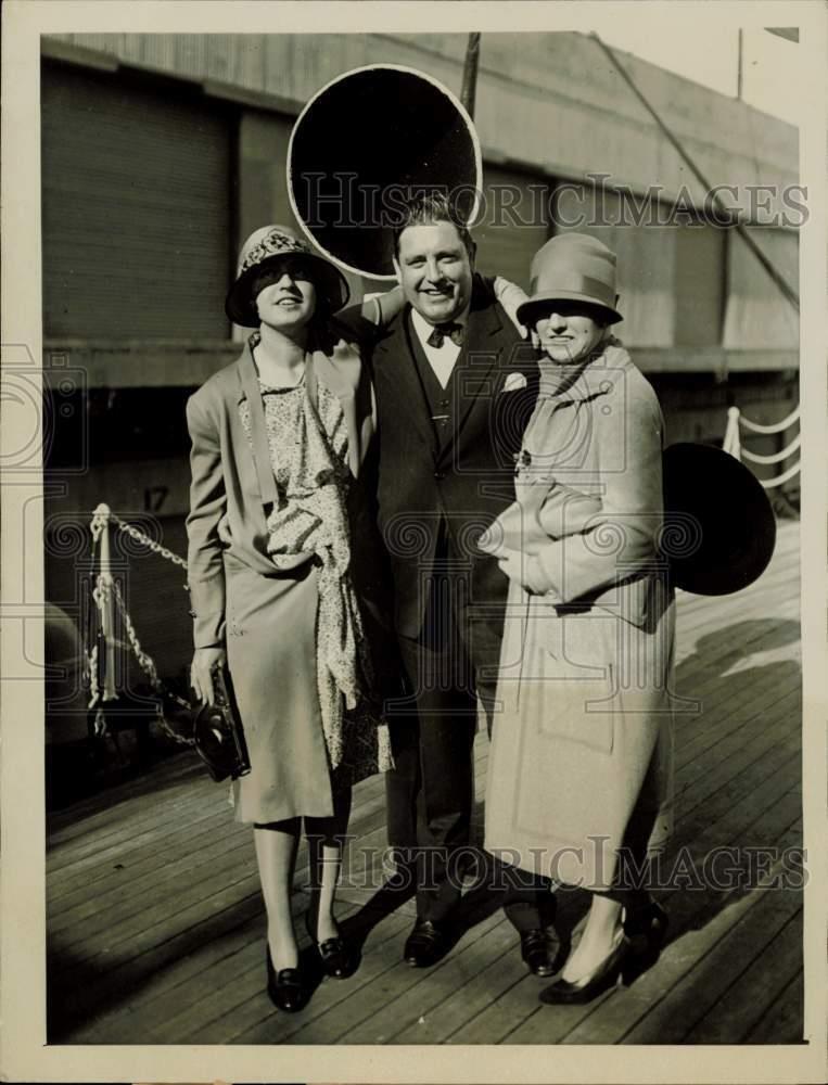 1926 Press Photo Irish Tenor John McCormack Greets Wife, Daughter in California