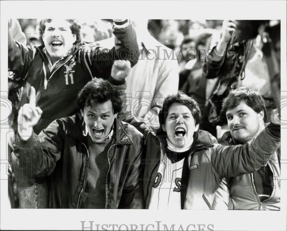 1986 Press Photo Jubilant fans celebrate Red Sox\'s American League victory