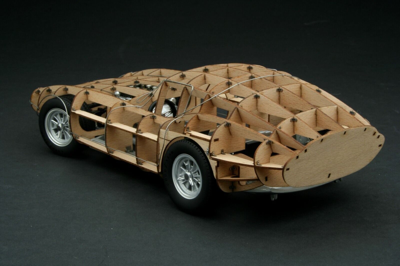 Exoto | 1:18 | 1964 Cobra Daytona Coupe Rolling Wooden Trellis | # RLG18019
