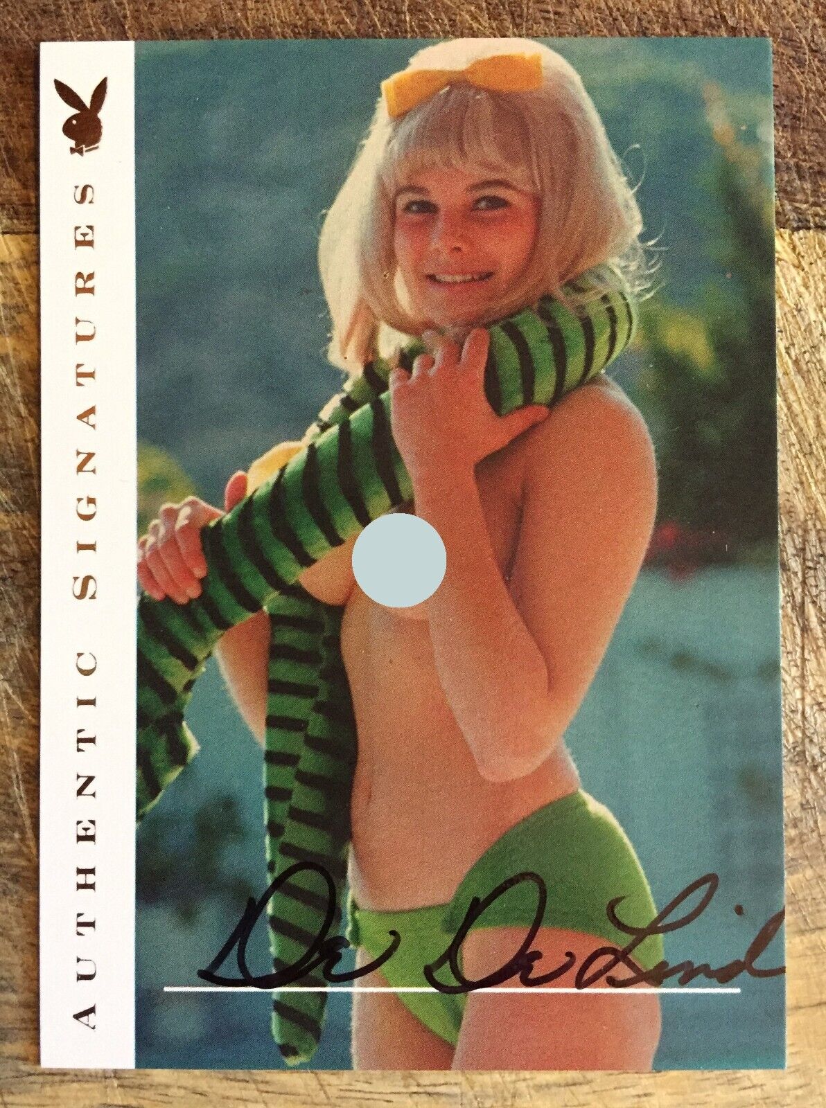 2000 Playboy DEDE LIND SIGNED Card / Centerfolds of the Century Chase Insert