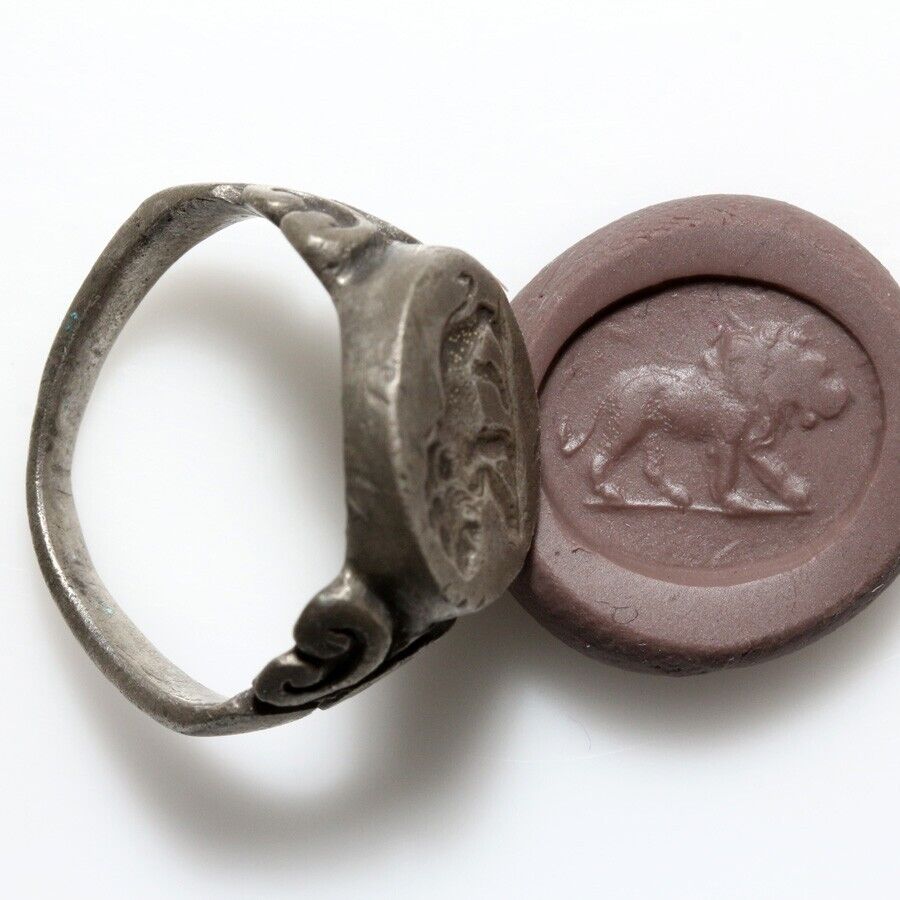 Ancient Roman legionary silver seal ring depicting a Lion-ca 100-200 A.D