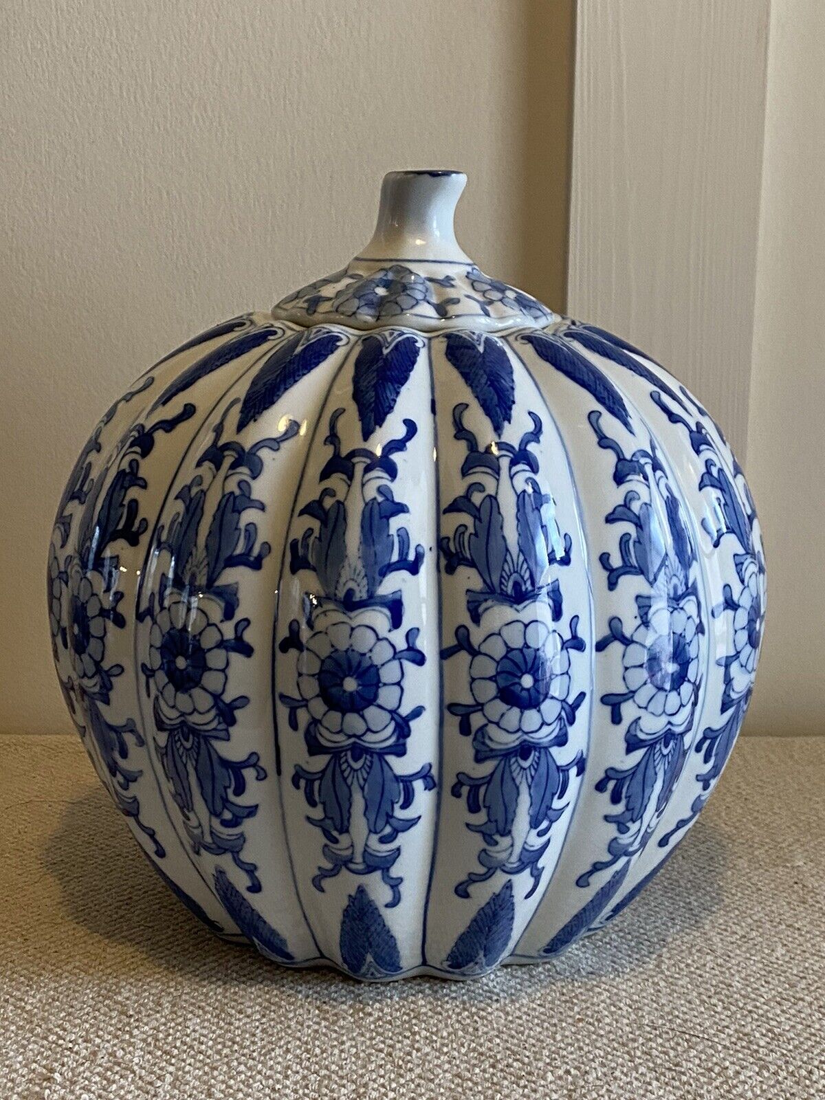 Large Chinese Porcelain Chinoiserie Flow Blue White Pumpkin Shaped Ginger Jar