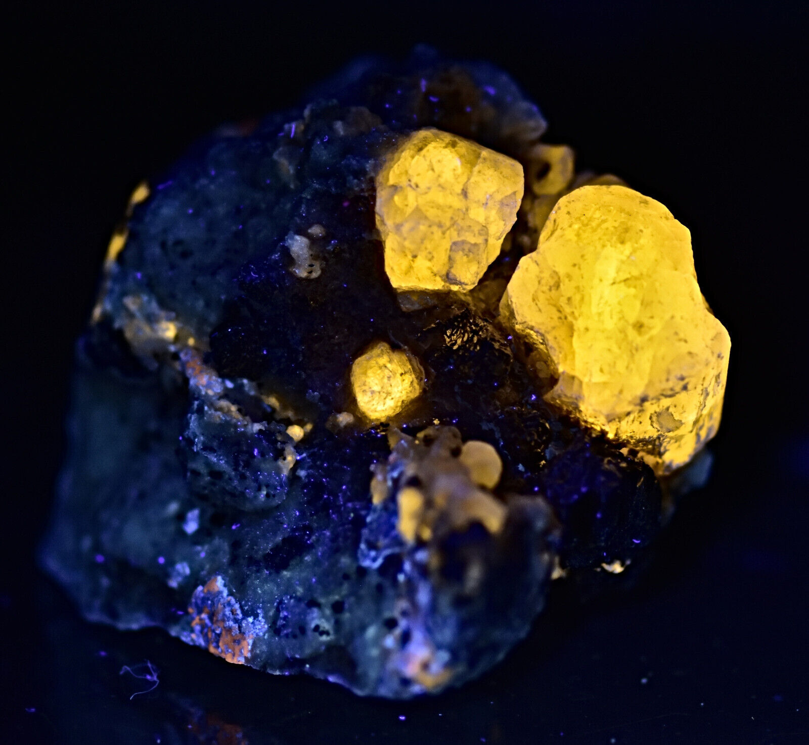 230 Gm Fluorescent Marialite Scapolite Specimen Combined With Sodalite & Pyrite