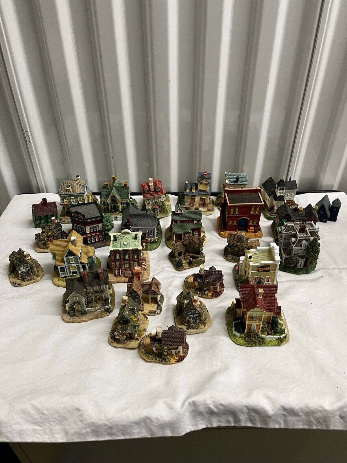 Liberty Falls / Americana Collection 28 Piece Lot In great condition