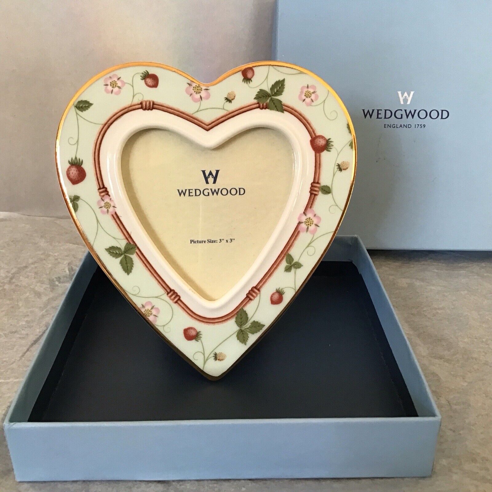 Vintage Wedgwood Photo Frame Heart Shape Frame Wild Strawberry With Box