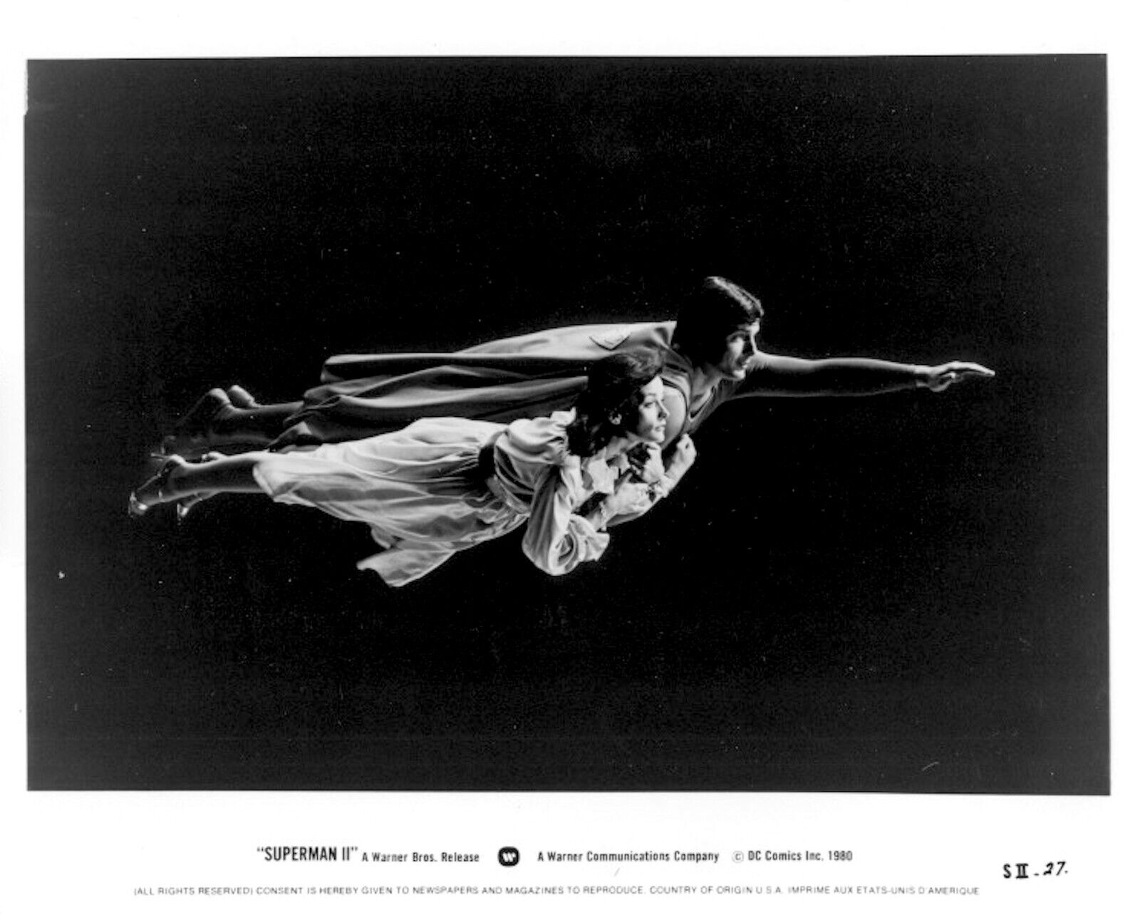 1981’s SUPERMAN II Supie & Lois Lane take flight original b/w 8x10 scene still