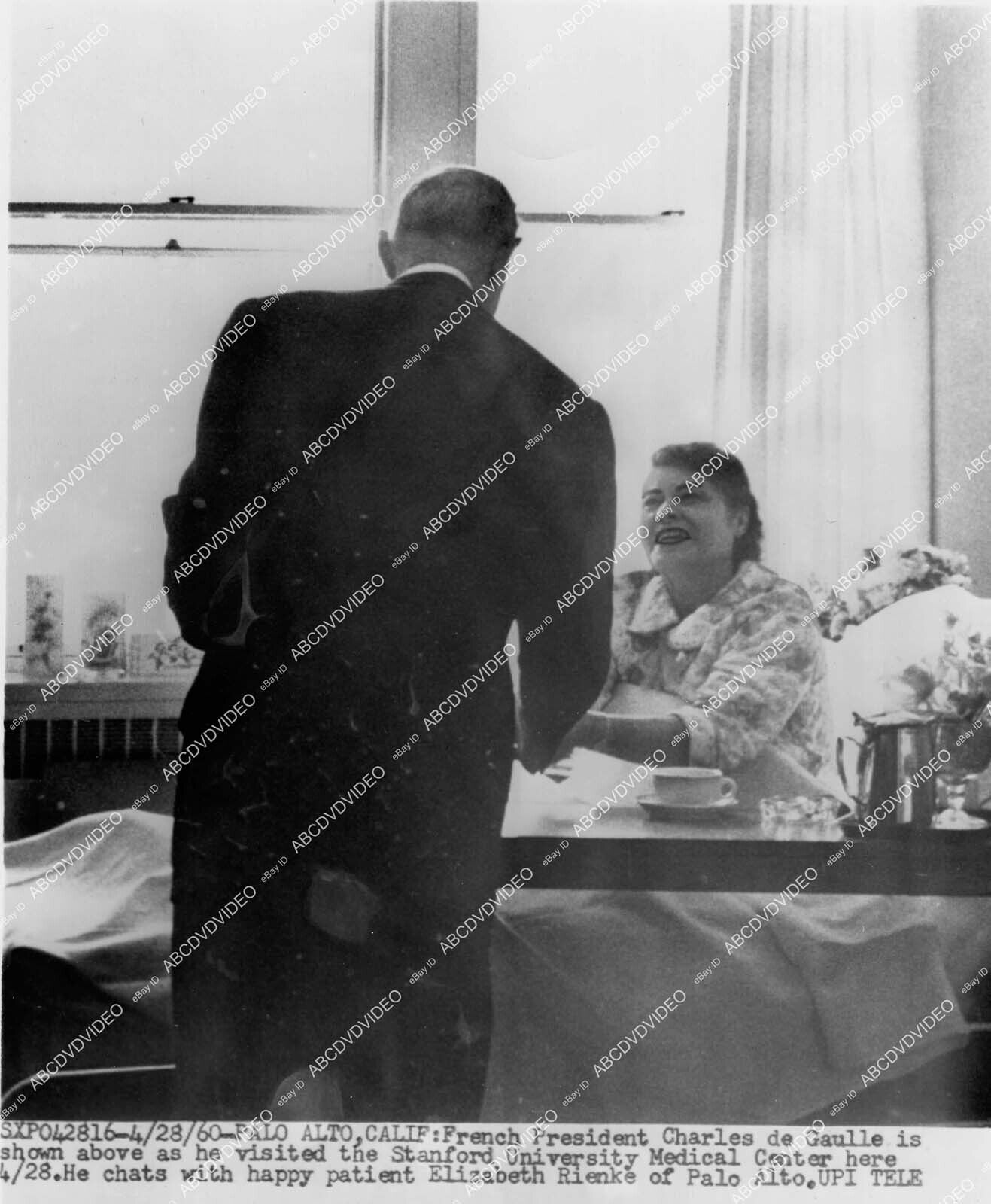 crp-67688 1960 politics French President Charles de Gaulle visits Elizabeth Rien