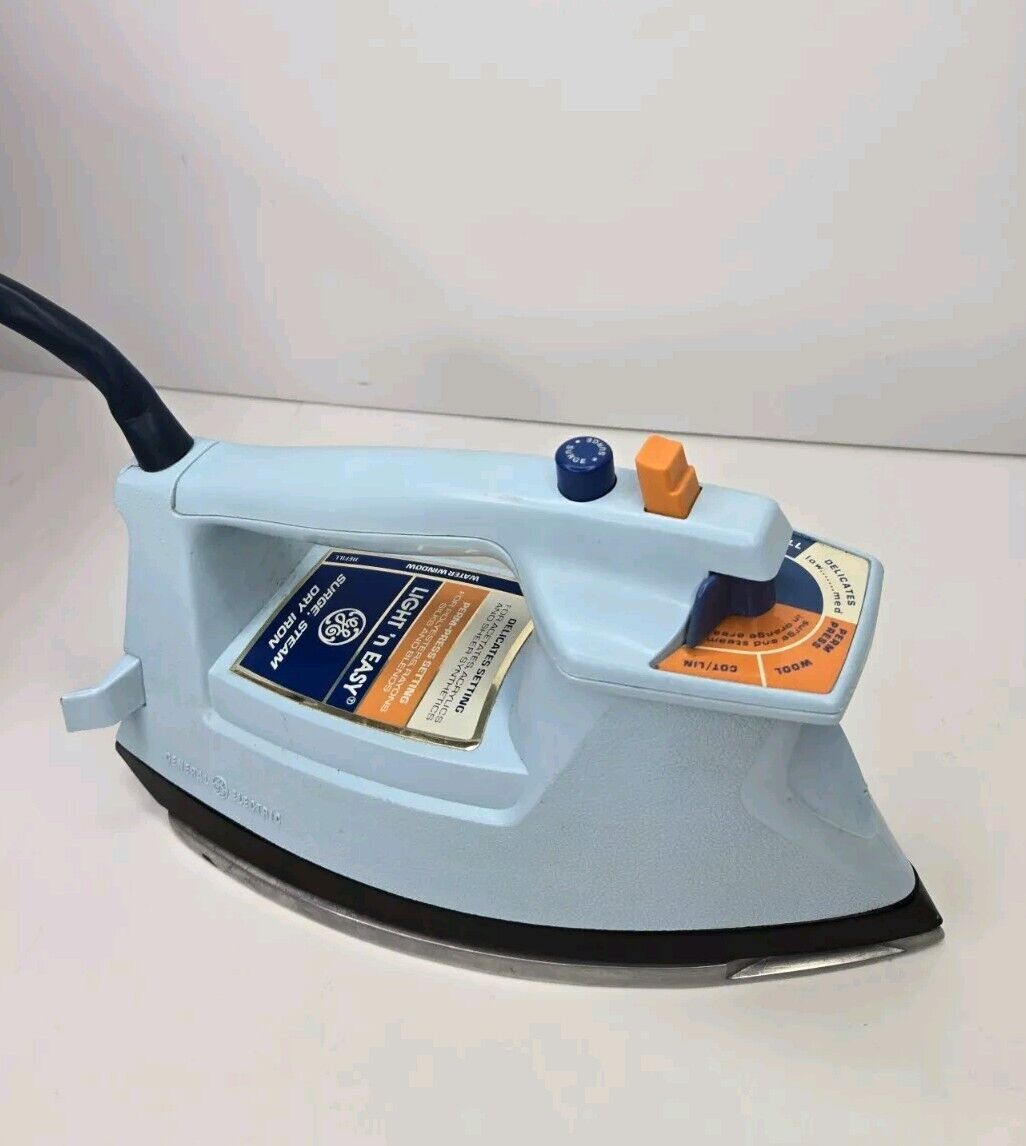 Vintage General Electric Light N Easy Clothes Iron Model Z4F 377 BL Baby Blue