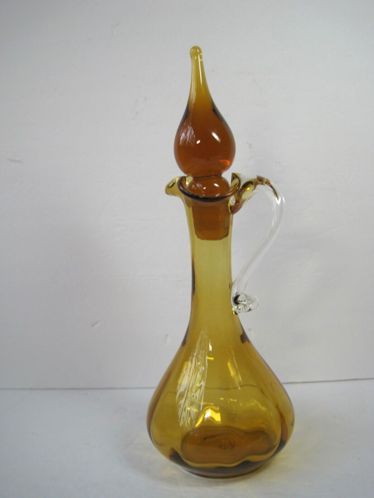 Vintage  Amber Scalloped Glass Stelvia Decanter With Stopper 11. 5\