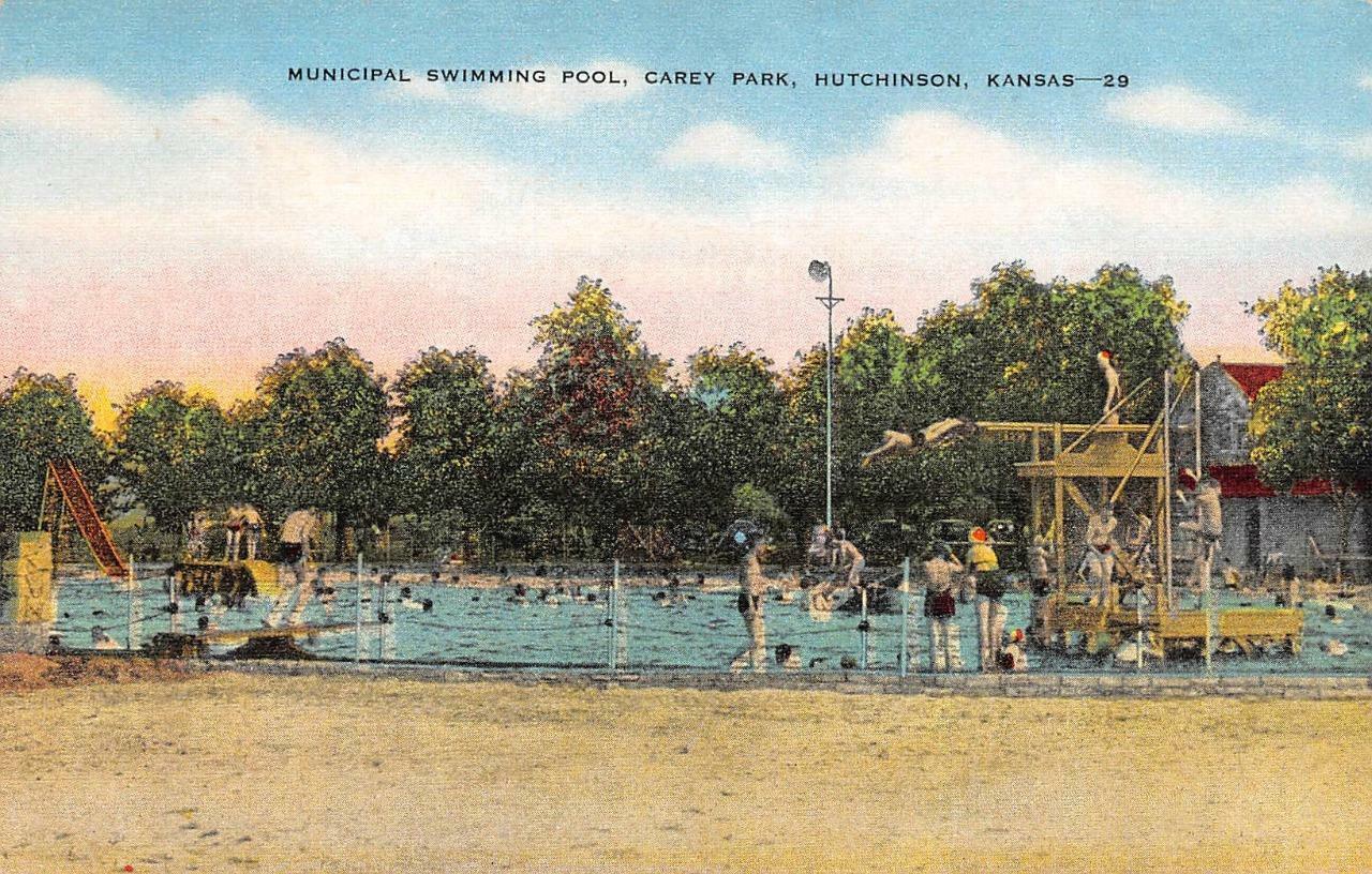 HUTCHINSON, KS Kansas  MUNICIPAL POOL  Kids Swimming  c1940\'s ROADSIDE Postcard