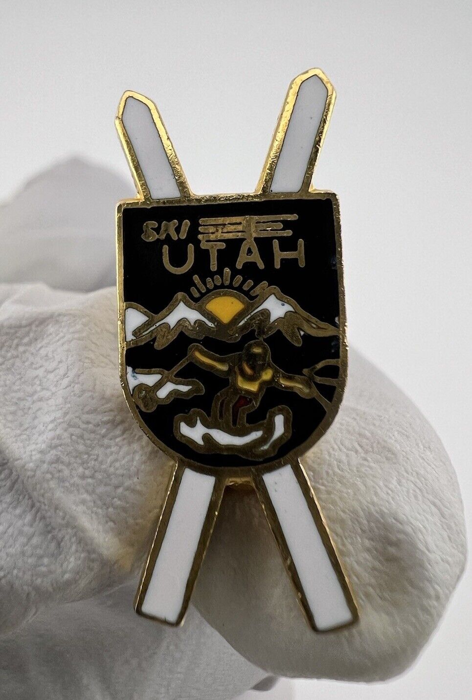 Ski Utah Vintage Gold Tone Enamel Skiing Resort Pin