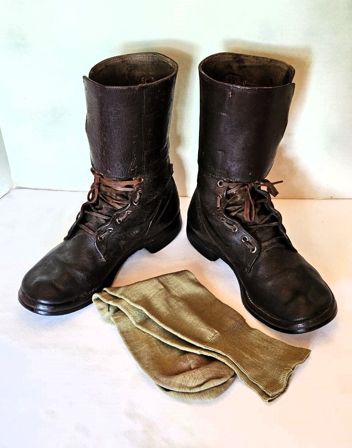 Vintage WWII U.S. M43 Combat Service Boots & Socks - Uniform