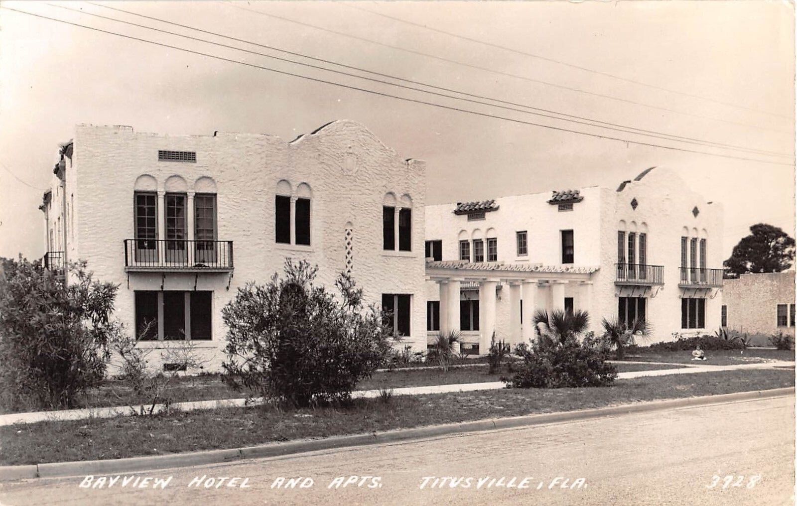 1930\'s RPPC Bayview Hotel & Apts. Titusville FL