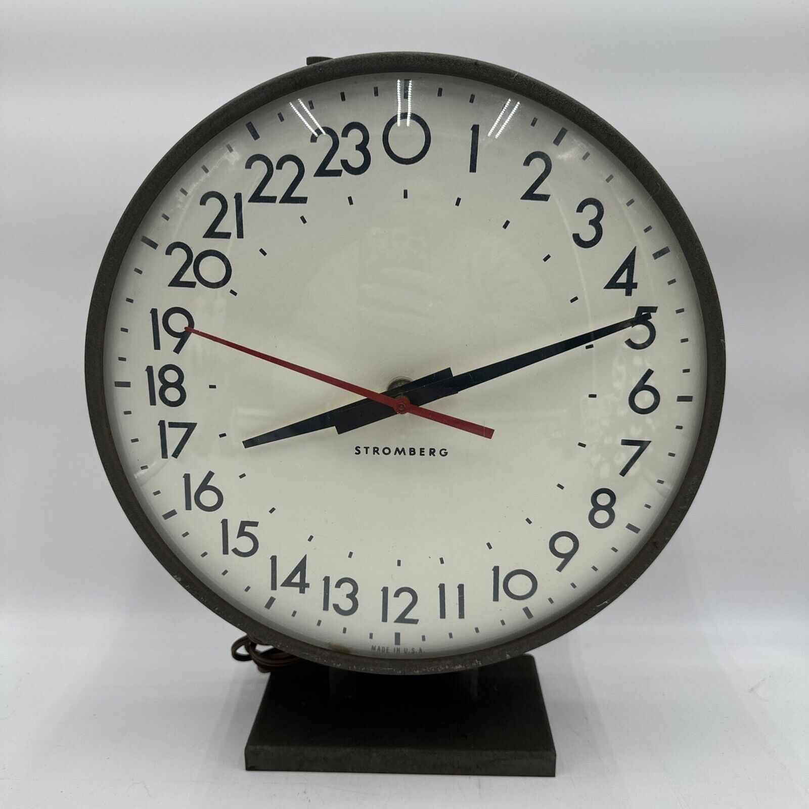 STROMBERG ELECTRIC 24 HOUR MILITARY WALL CLOCK LARGE 12”WORKS METAL/GLASS