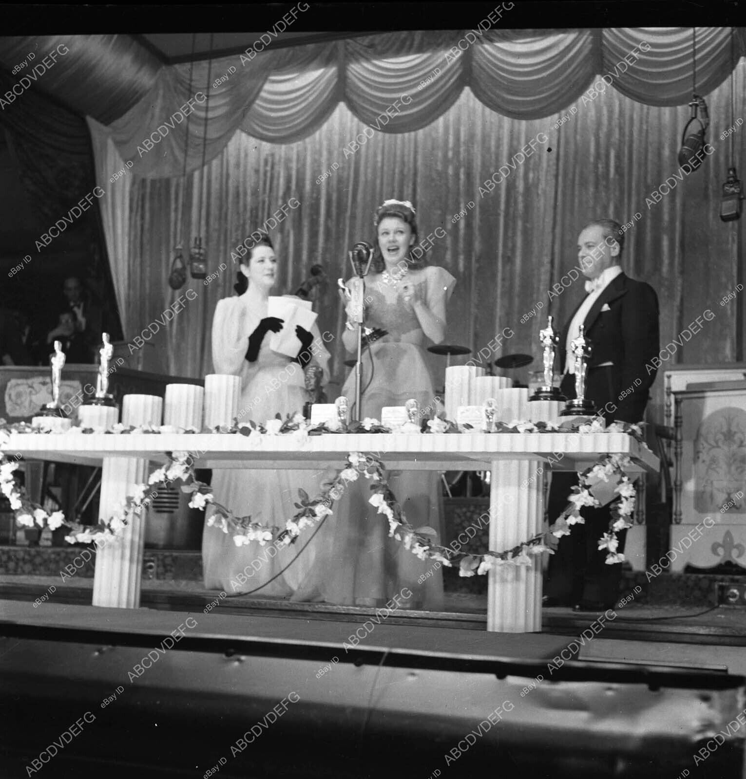 aa1940-16 1940 Oscars Ginger Rogers on stage Academy Awards aa1940-16 aa1940-16
