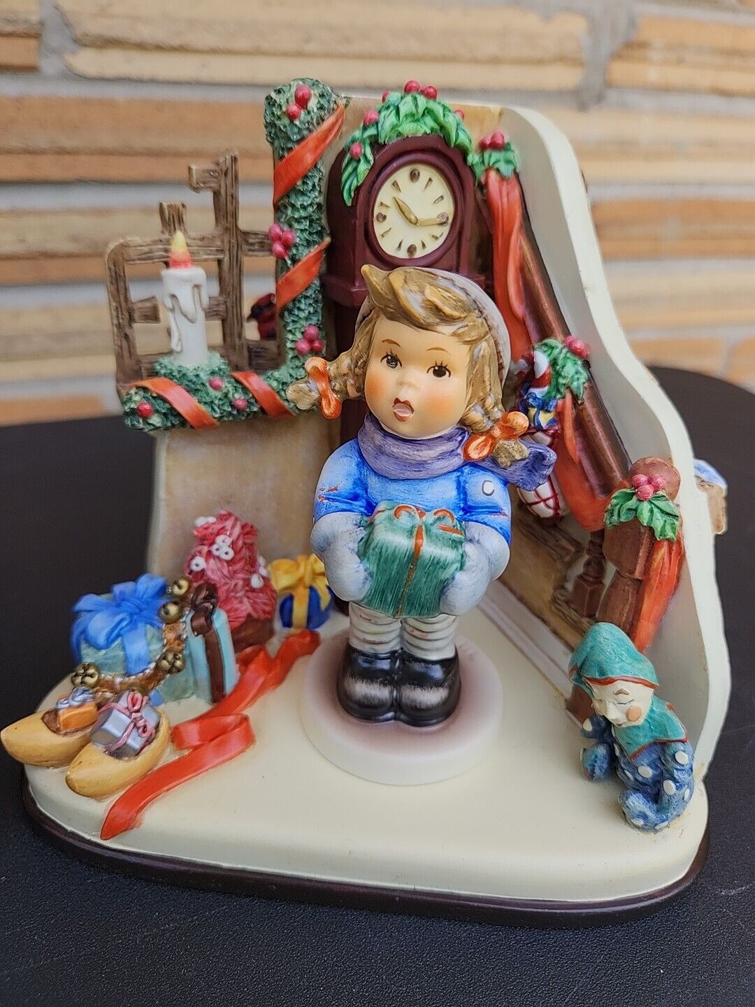 Christmas Time Musical Display With Girl Figurine M.I.Hummel 