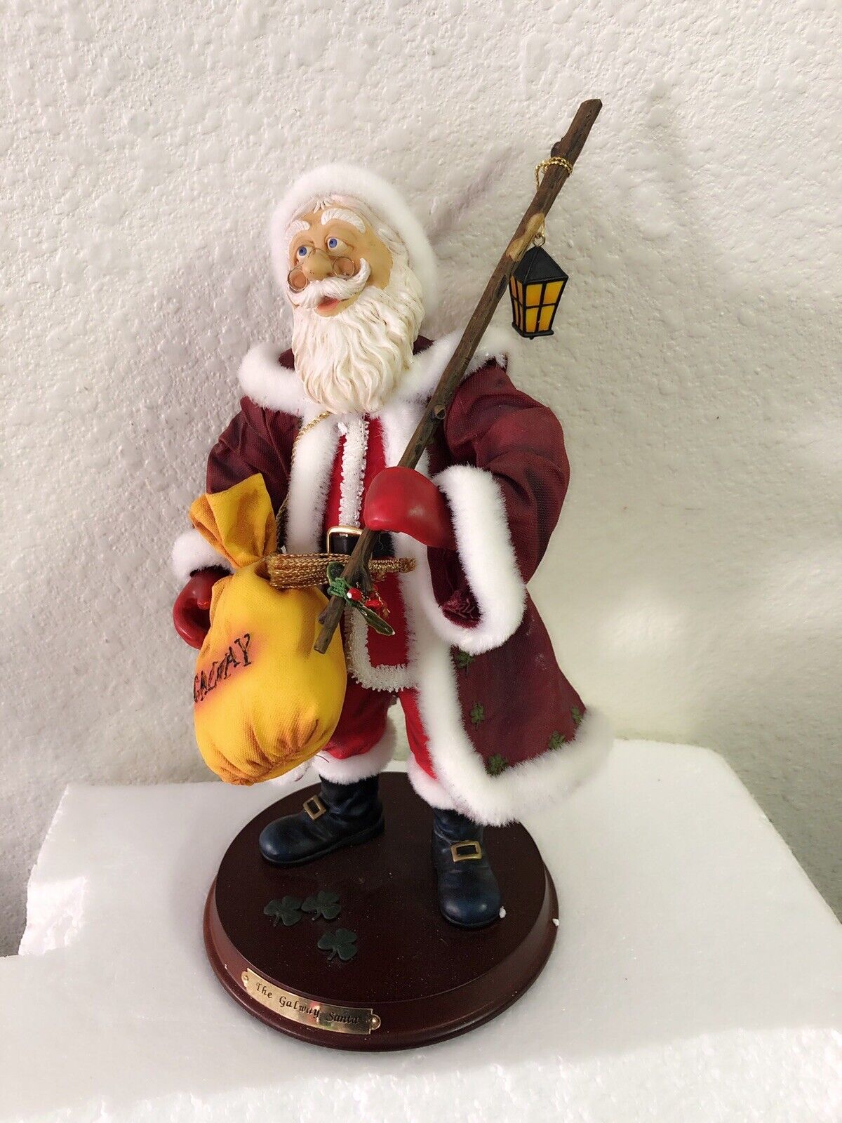 GALWAY Santa Claus Lucky 3 Glover- Santa Claus Figurine wood stand Whit Box