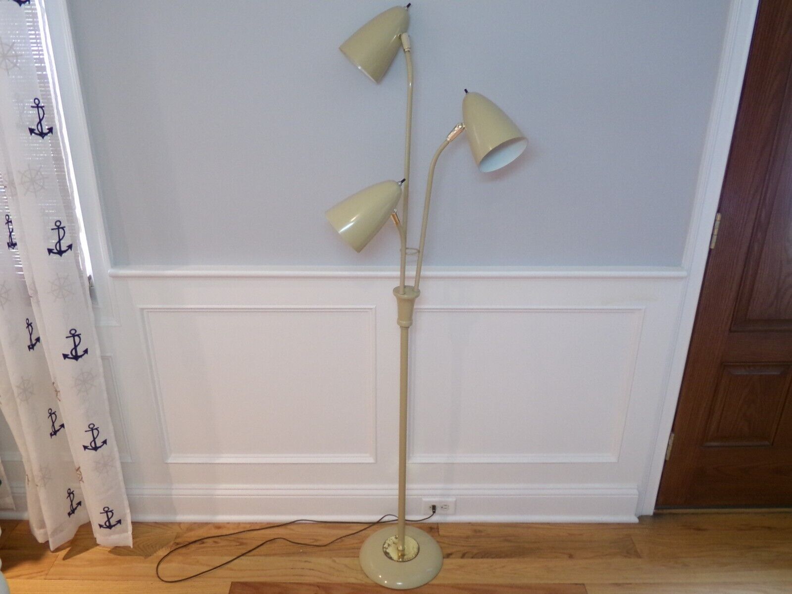 VTG.  1960\'s  Gerald Thurston Style  Metal Floor Lamp  w/3 Cone Shades  Working