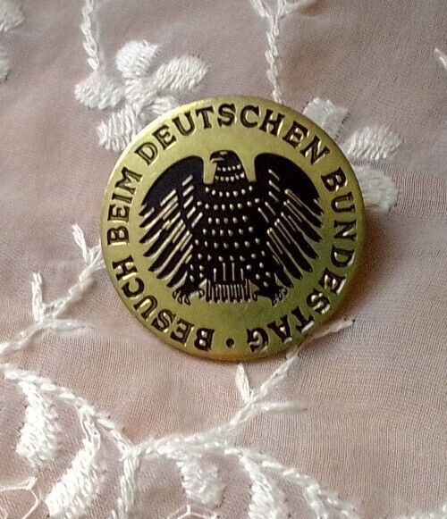 Vintage German Pin Badge- Besuch Beim  Deutschen Bundestag.