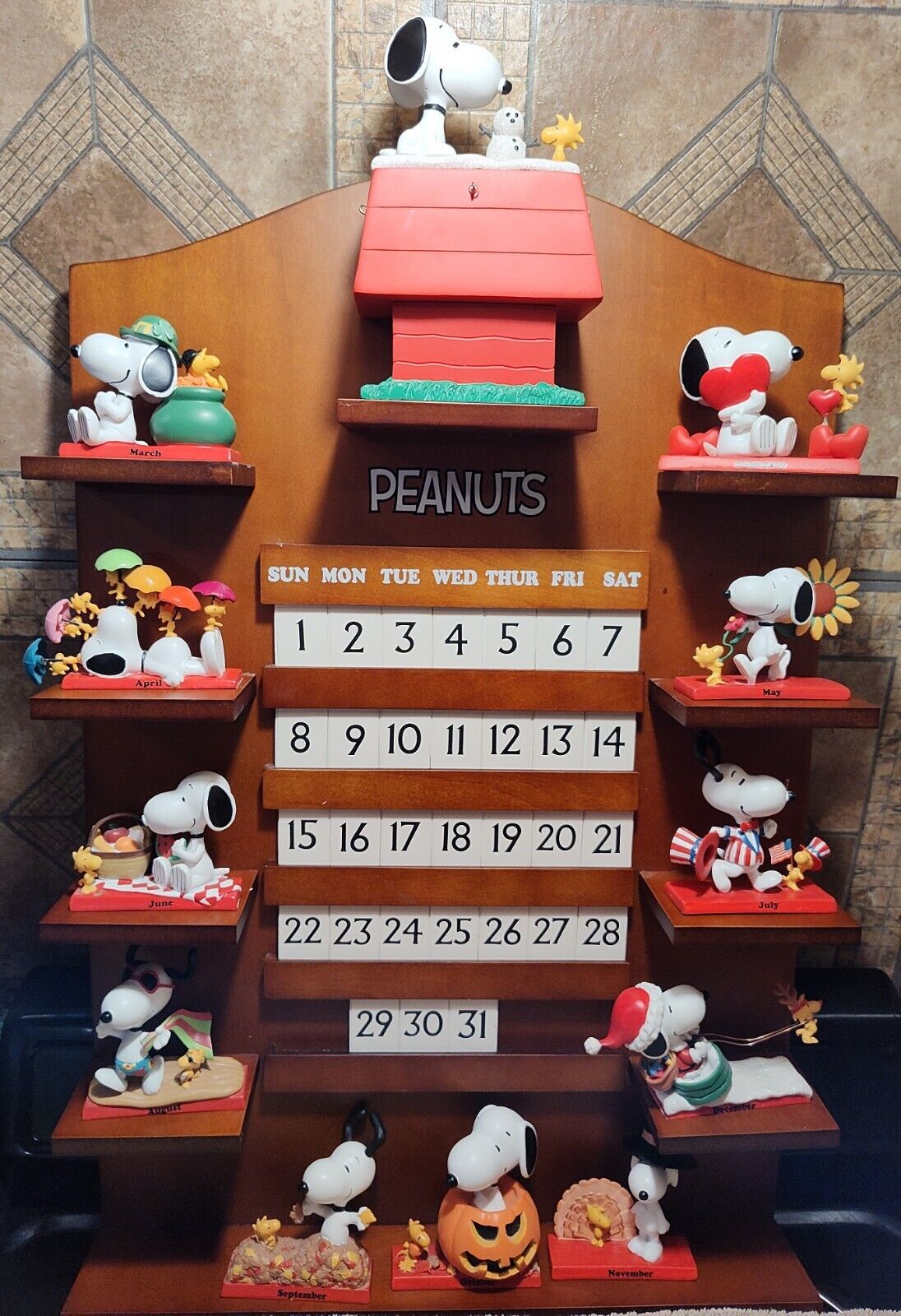 Bradford Exchange Peanuts Snoopy Perpetual Calendar Display And 12 Figures Tiles