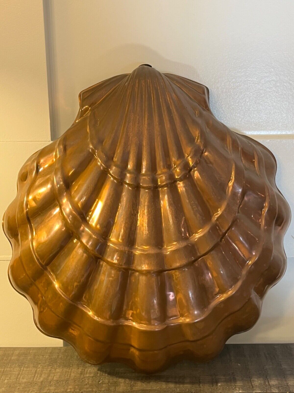 Large Vintage Old ITALY Copper Lined Clam/Scalloped/Shell Mold 13\
