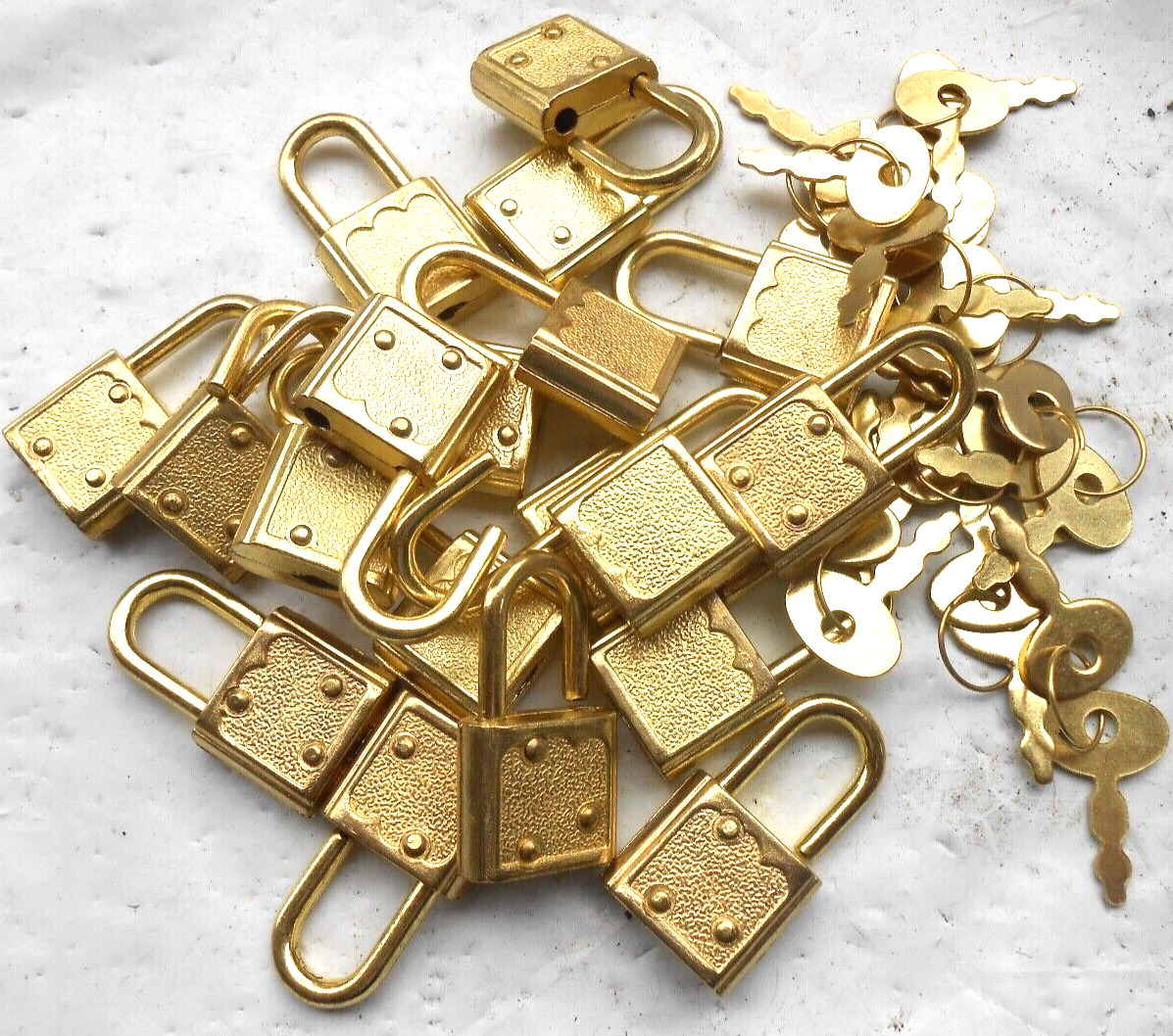 (20) small  MINI  padlocks  With 40 key   ALL  locks same keys Art, Craft...