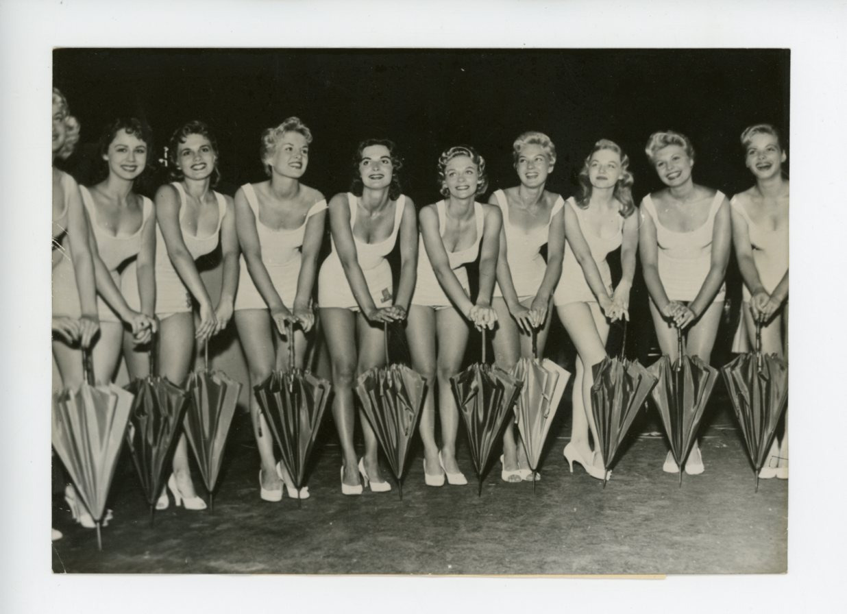 1957 Les Miss à Toronto Vintage Silver Print 13x18 Ci Silver Print