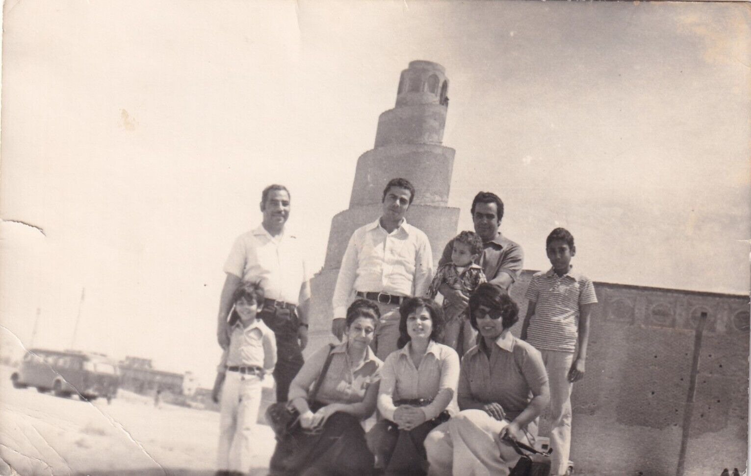 IRAQ VINTAGE PHOTO - A family with the Malawi minaret in Iraq