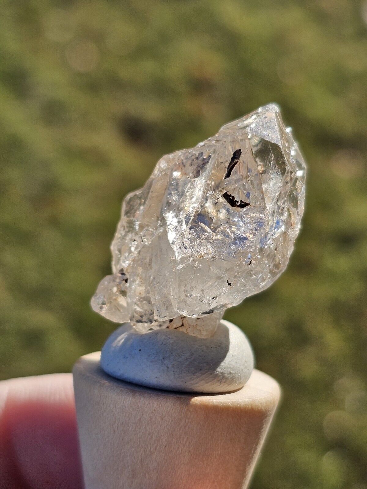  Petroleum Diamond Quartz with Inclusions Crystal Gemstone 